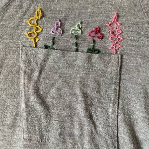 Cable & Gauge gray high low embroidered tee